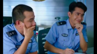 两个警察笑到肚子疼这个梗出于哪个影片？